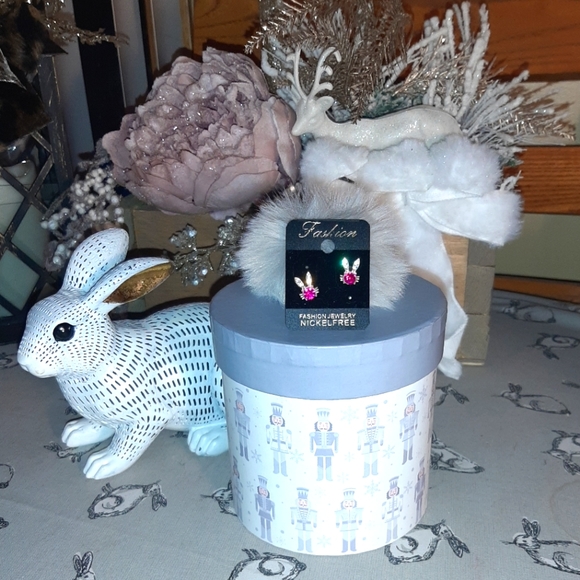 Faux-Diamond Bunny Earrings NWT - Picture 3 of 3
